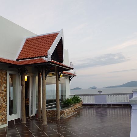 Ocean Breeze Hotel And Sky Bar Kep Exterior foto