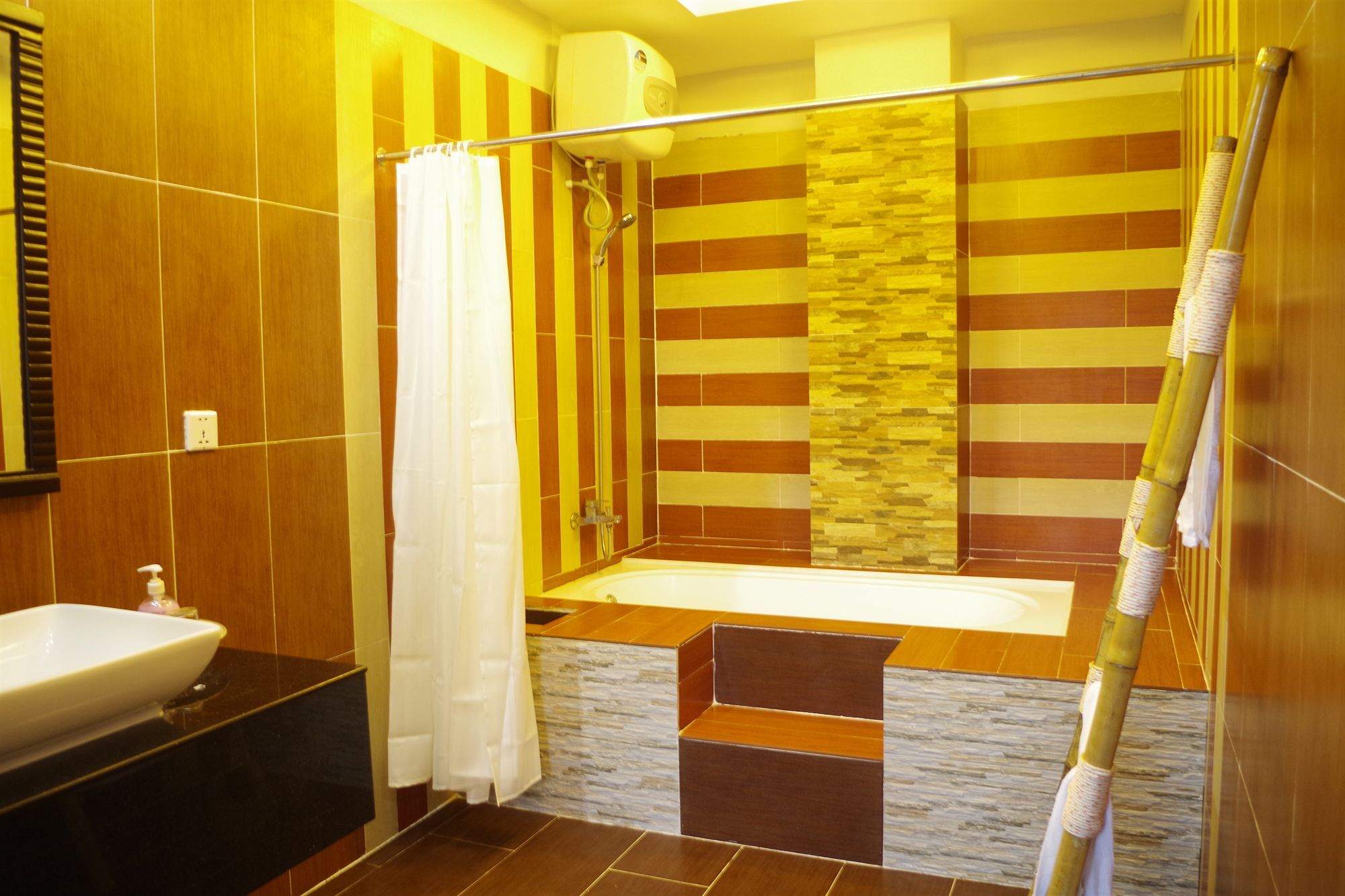 Ocean Breeze Hotel And Sky Bar Kep Exterior foto