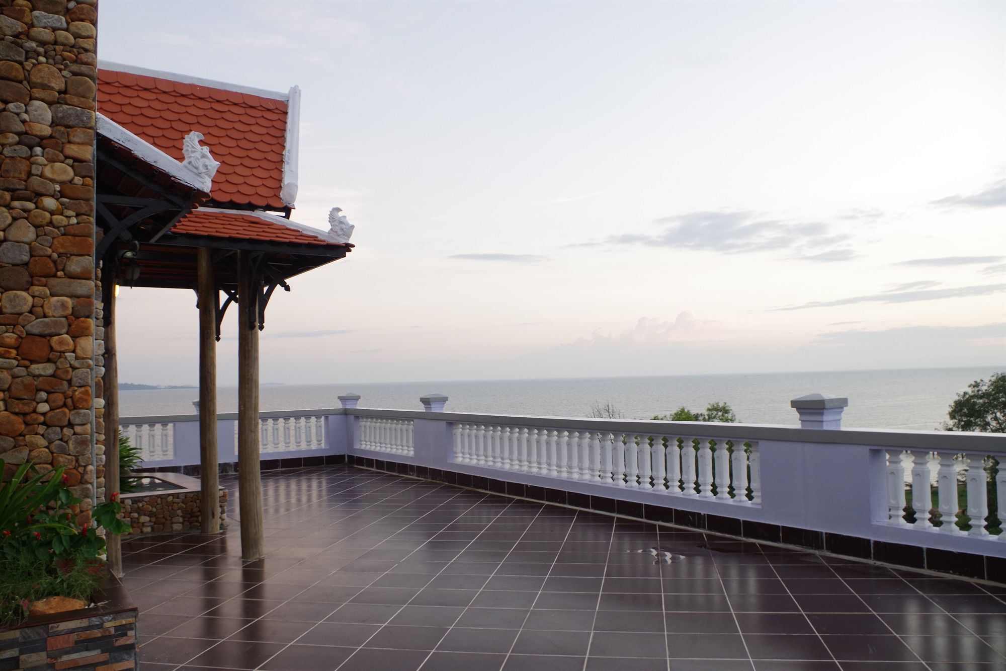Ocean Breeze Hotel And Sky Bar Kep Exterior foto